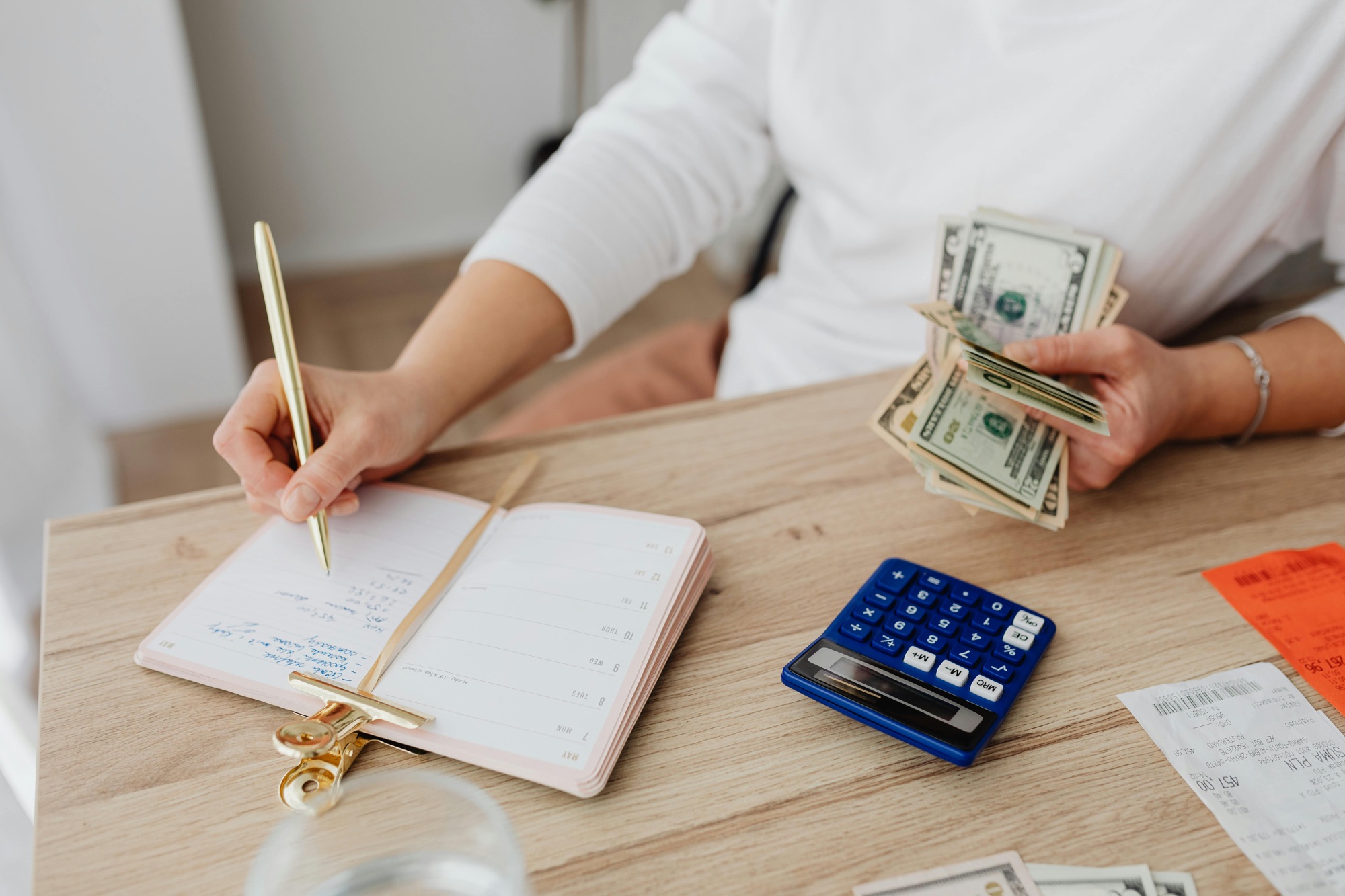 Minimal monthly budget plan for reducing debt quickly