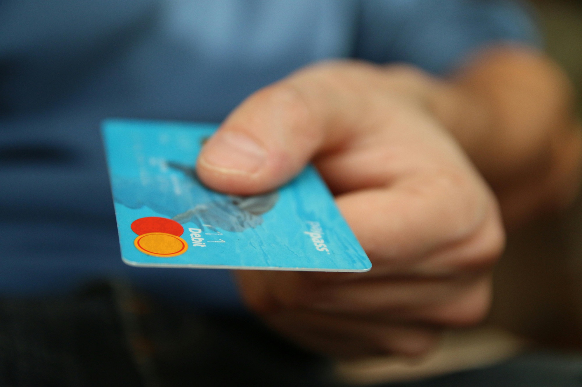 How to Use Cards Safely Without Falling Into Debt